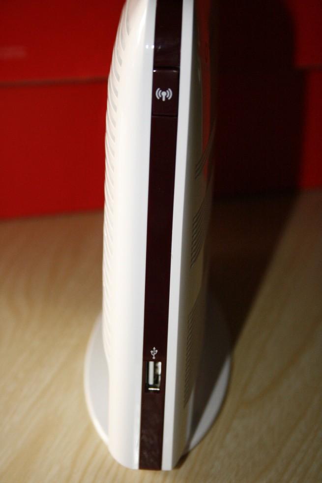 Vista lateral del router Huawei HG556a