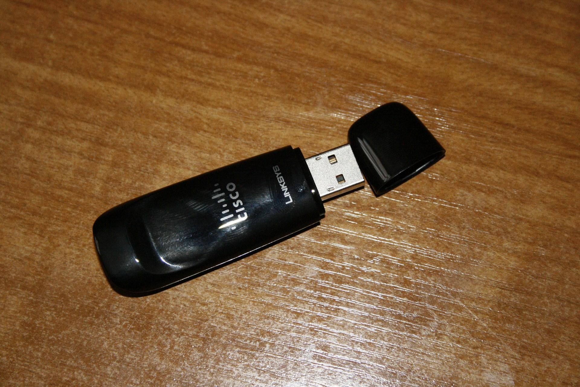 Linksys WUSB600N V2 с подключением к разъему USB