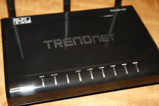 Vista de cerca del router TRENDnet TEW-691GR