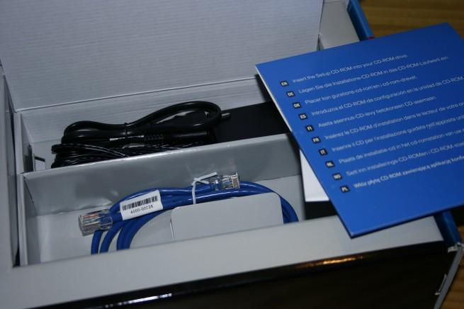 Contenido de la caja del Cisco Linksys E4200