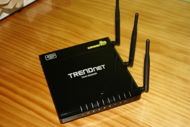 Vista frontal del router TRENDnet TEW-692GR