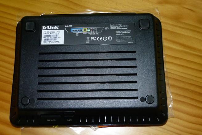 Parte trasera del router D-Link DIR-857