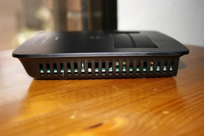 Parte lateral frontal del Cisco Linksys X1000