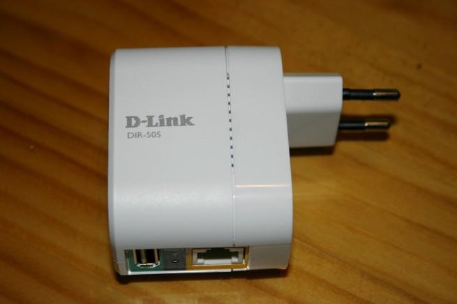 Vemos el router D-Link DIR-505 desde un lateral