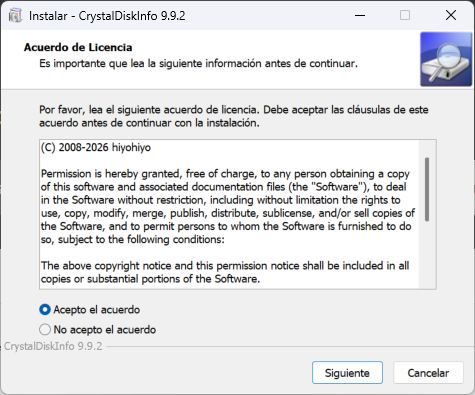 Ventana del asistente de instalación de CrystalDiskInfo mostrando el acuerdo de licencia de usuario final.