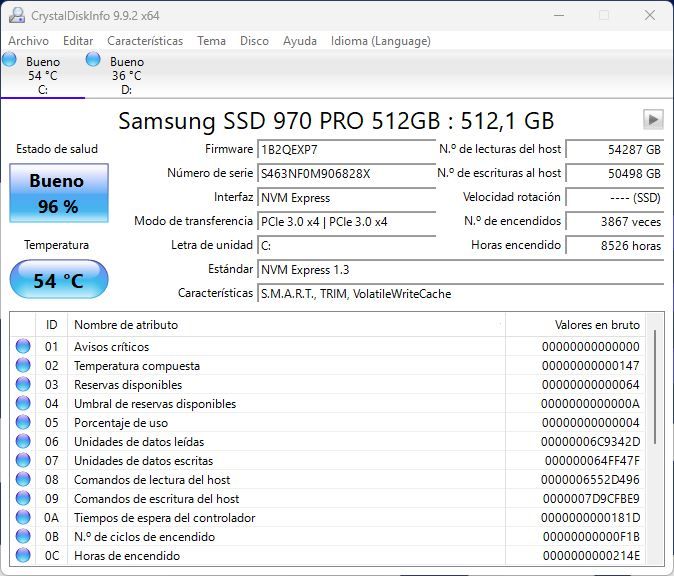 Interfaz de CrystalDiskInfo mostrando el estado de salud y temperatura de un SSD Samsung 970 PRO.
