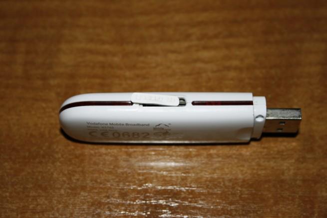 Vista de la ranura para tarjetas microSD en el módem Huawei K3765