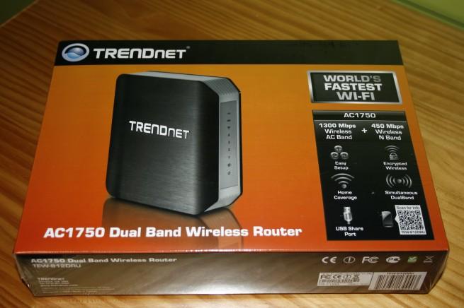 Vista frontal de la caja del router TRENDnet TEW-812DRU