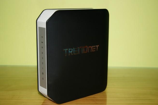 Vista lateral del router TRENDnet TEW-812DRU
