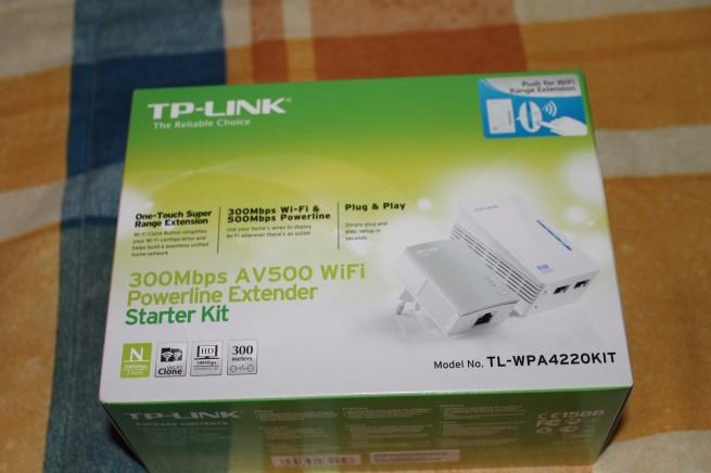 Imagen del frente del embalaje de los TP-Link TL-WPA4220KIT