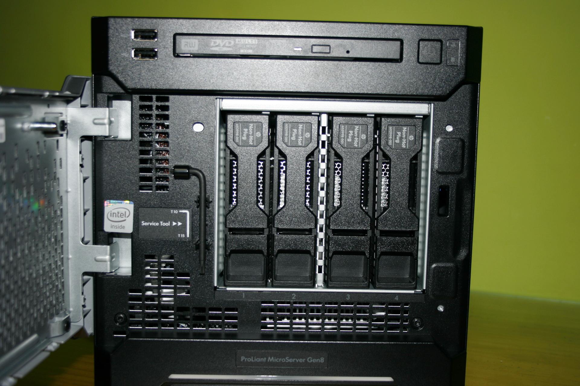 Vista frontal de las bahías para HDD del HP ProLiant MicroServer Gen8