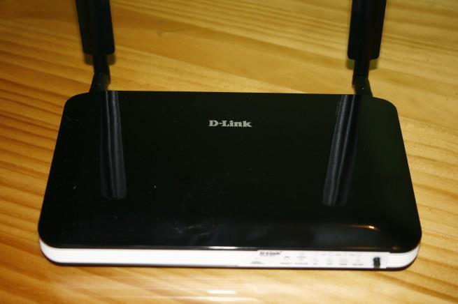 Vista frontal del router D-Link DWR-921