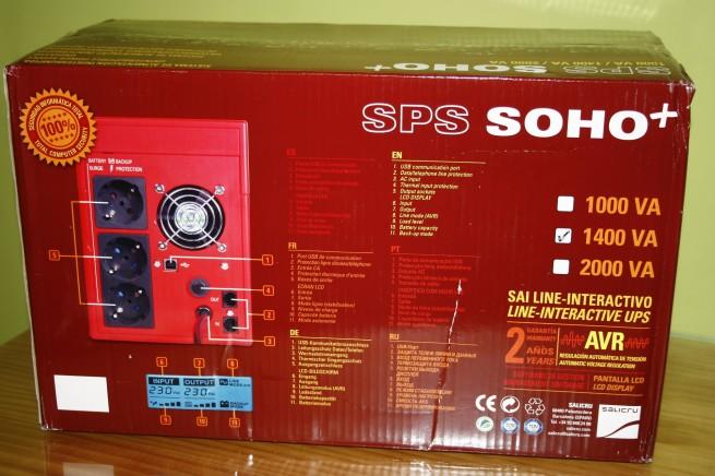 Vista de la parte trasera de la caja del Salicru SPS SOHO 1400VA