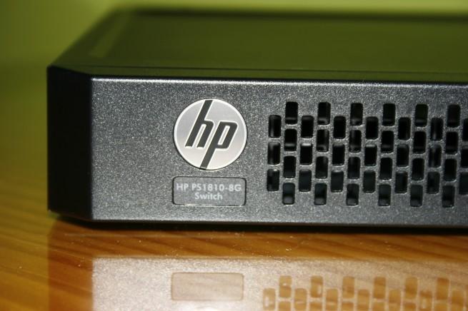 Vista frontal izquierda del HP PS1810-8G