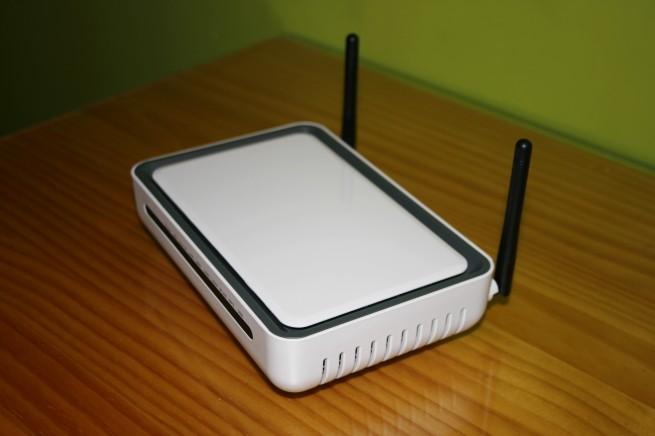 Vista lateral derecha del router NuCom NU-GAN5 de Pepephone