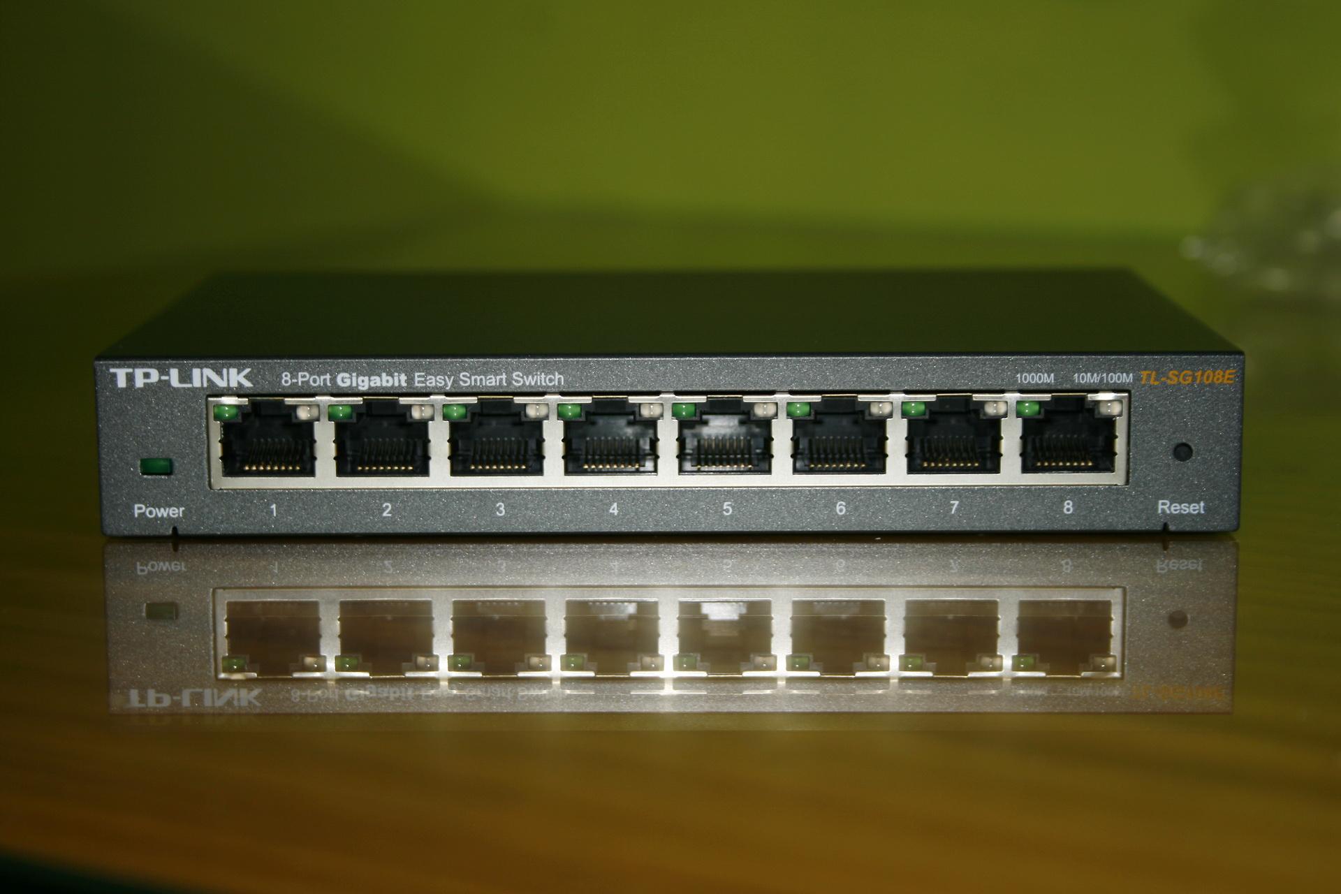 Vista frontal del switch gestionable TP-LINK TL-SG108E