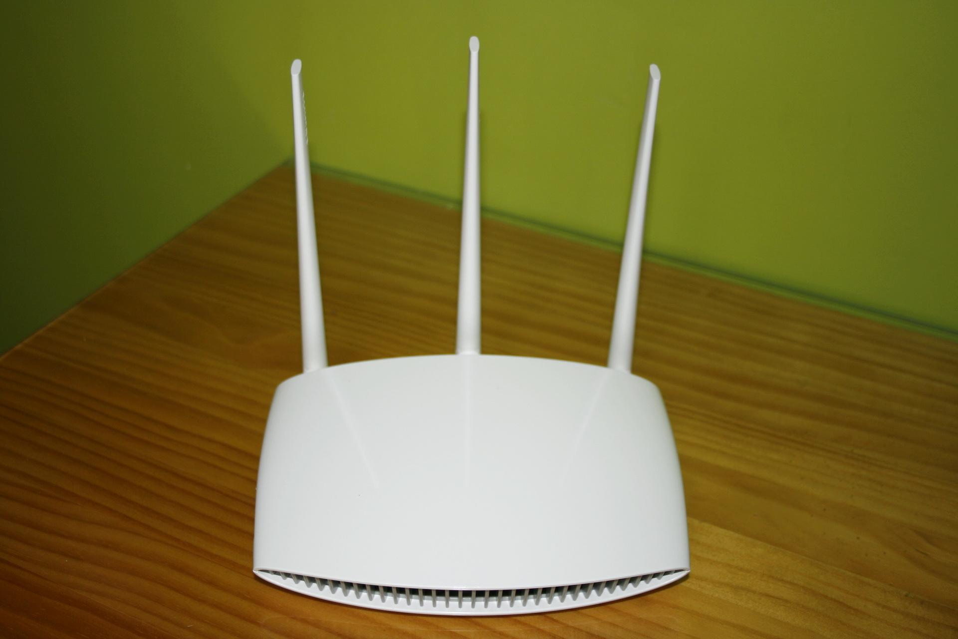 Vista frontal del router Edimax BR-6208AC