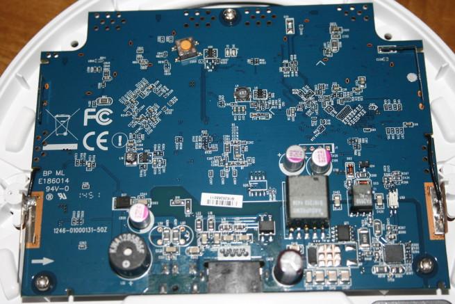Placa con componentes del Edimax CAP1200