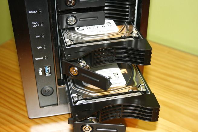 Instalar discos duros en Thecus N5810PRO