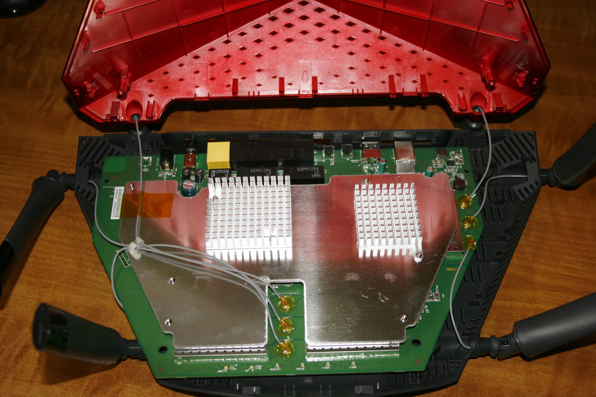 Interior del router D-Link DIR-890L