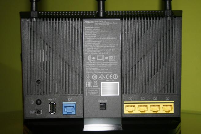 Trasera del router ASUS 4G-AC55U en detalle