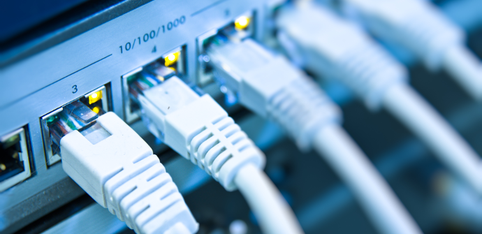 Cables conectados a Gigabit Ethernet
