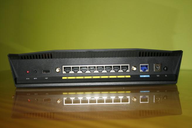 Trasera del router ASUS RT-AC88U