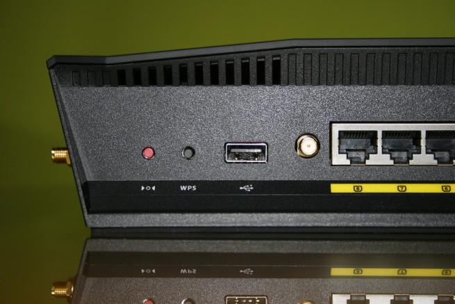 USB 2.0 y botones de WPS y reset del router ASUS RT-AC88U