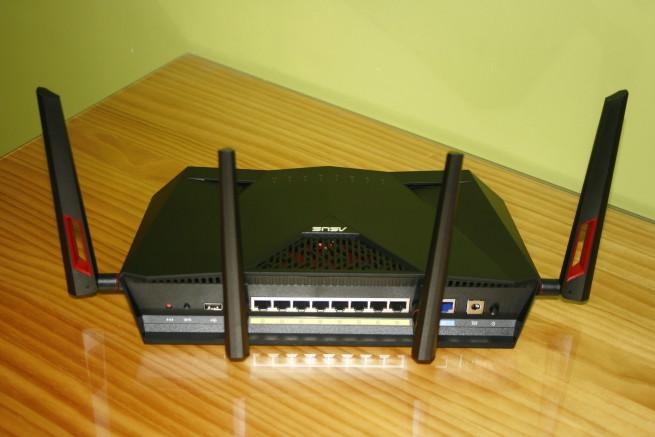Vista del router ASUS RT-AC88U en todo su esplendor