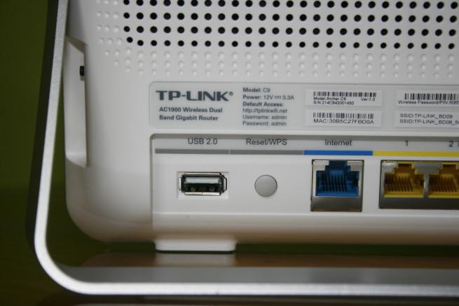 Detalle del USB 2.0 y WAN del router TP-LINK Archer C9