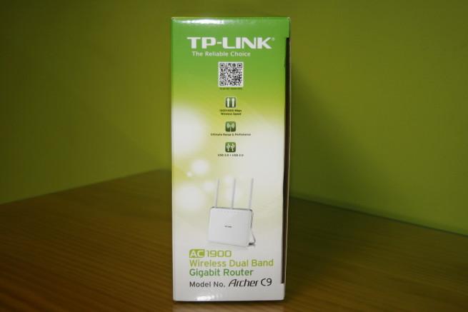 Lateral derecho de la caja del router neutro TP-LINK Archer C9