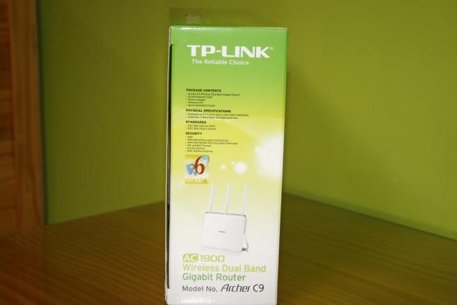 Lateral izquierdo de la caja del router TP-LINK Archer C9 con sus especificaciones