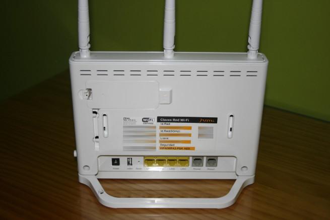 Trasera del router ZTE ZXHN F680