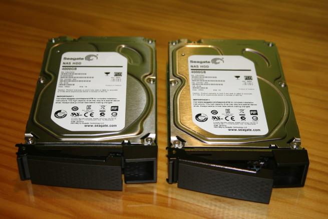 Discos duros montados en las bahías del NAS Bahías de discos duros de 3,5 pulgadas y 2,5 pulgadas del QNAP TS-253A