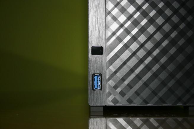 USB 3.0 e infrarrojos frontal del servidor ASUSTOR AS3102T