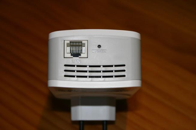 Puerto Gigabit Ethernet y RESET del repetidor D-Link DAP-1620