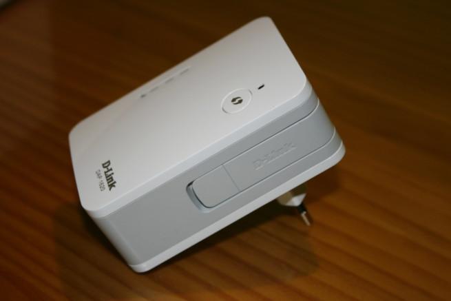 Lateral derecho del repetidor Wi-Fi D-Link DAP-1620