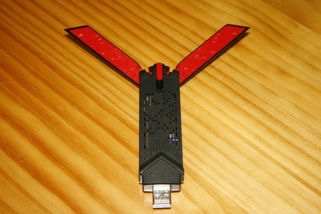 Antenas desplegables de la tarjeta ASUS USB-AC68