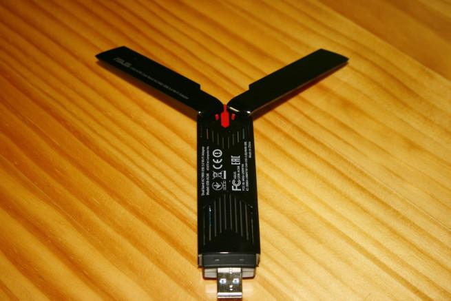 Antenas desplegables de la tarjeta ASUS USB-AC68