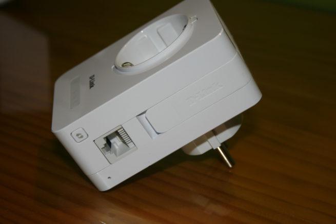 Lateral derecho del repetidor Wi-Fi D-Link DAP-1365