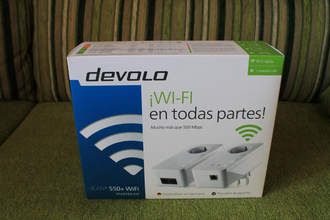 Frontal de la caja de los dispositivos PLC devolo dLAN 550+ WiFi