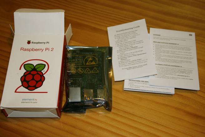 Contenido de la caja de la Raspberry Pi 2
