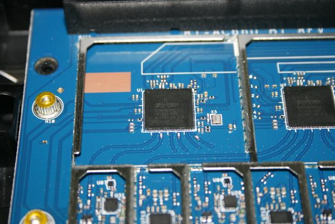 Detalle del chipset BCM4360 del router ASUS RT-AC66U B1