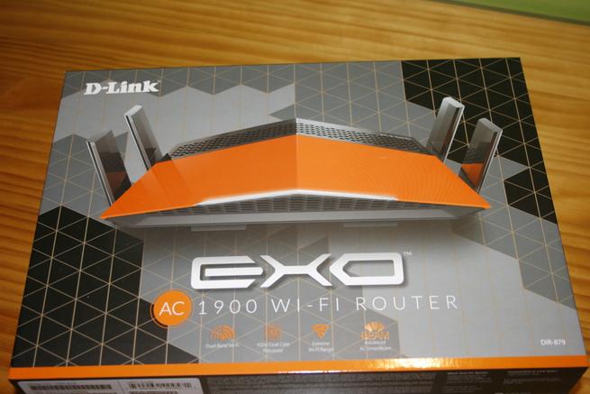 Frontal de la caja del router D-Link DIR-879 EXO AC1900