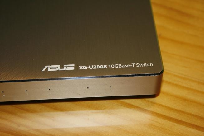 Detalle del grabado del switch ASUS XG-U2008