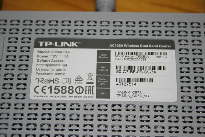 Pegatina inferior del router inalámbrico TP-Link Archer C60