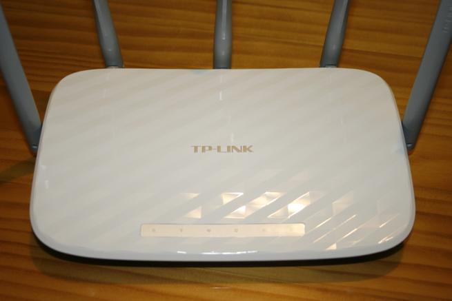 Frontal del router inalámbrico TP-Link Archer C60