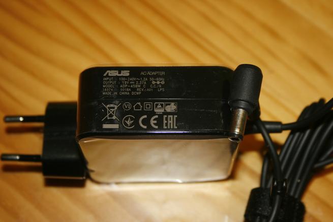 Transformador de corriente del router neutro ASUS BRT-AC828