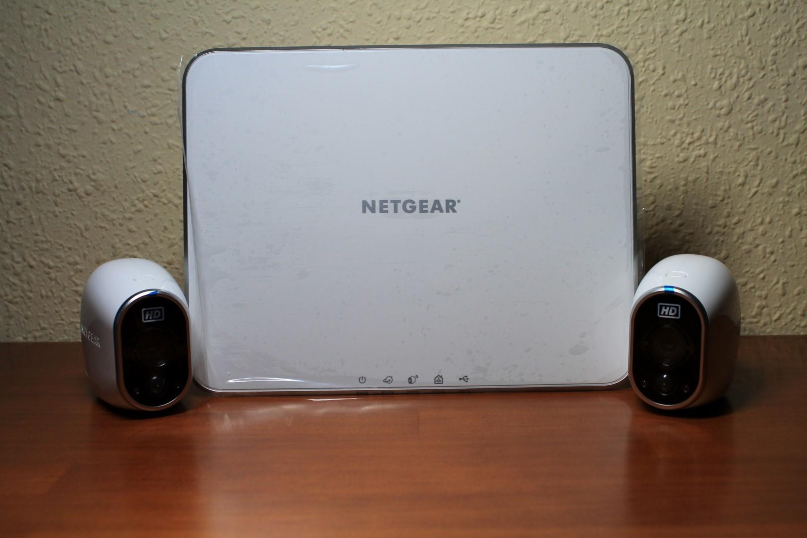 Base del pack NETGEAR Arlo VMS3230 con las cámaras IP