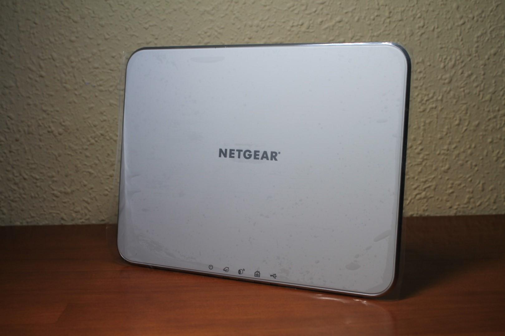 Frontal de la base Wi-Fi del pack NETGEAR Arlo VMS3230